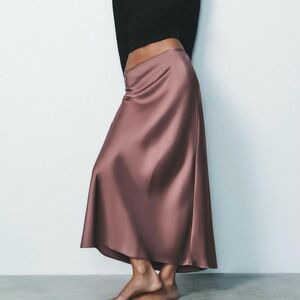 zara fall 2024 pink/dark pink satin skirt